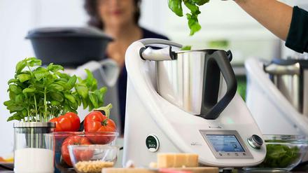 Der Thermomix von Vorwerk. Discounter wie Aldi oder Lidl bieten eine günstigere Kopie des Produkts an. Beim Verkauf der Wahre kam es in einigen Filialen zu Rangeleien zwischen Kunden. 