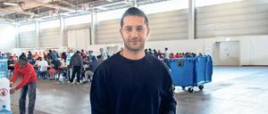 In der Messehalle wurde ein Speiseraum für die Flüchtlinge eingerichtet. Muhammed aus Bagdad kam über Ungarn nach Berlin.