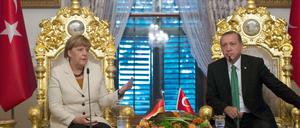 Bundeskanzlerin Angela Merkel traf Staatschef Recep Tayyip Erdogan am Sonntag in Istanbul. 