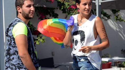 Auch in Tunesien wird Homosexualität verfolgt. Die tunesischen Aktivisten Amina Sboui (r.) und Ahmed Ben Amor engagieren sich gegen die Kriminalisierung sexueller Minderheiten.
