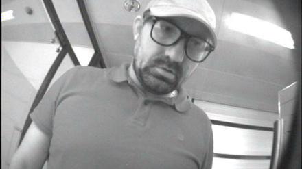Der mutmaßliche Computerbetrüger. Er schlug am Morgen des 9. Augusts in einer Sparkasse in Esslingen am Neckar zu...