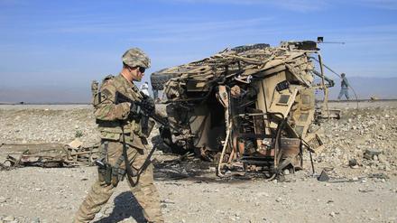 Offenbar soll die derzeitige Truppenstärke von 9800 US-Soldaten nun zunächst beibehalten werden.