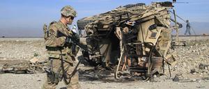 Offenbar soll die derzeitige Truppenstärke von 9800 US-Soldaten nun zunächst beibehalten werden.