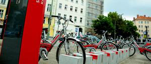 Eine typische Fahrradstation für Mietfahrräder der Deutschen Bahn in der Kastanienallee Ecke Schwedter Straße. Das Verleihsystem hat es im ADAC-Test auf den ersten Platz geschafft. 