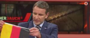 Auftritt mit Fahne: Björn Höcke in der Sendung "Günther Jauch". 