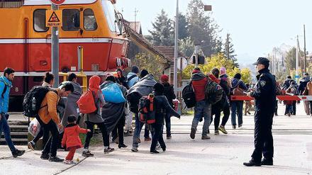 Neue Route. Flüchtlinge erreichen in Zapresic die Grenze zwischen Kroatien und Slowenien.