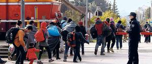 Neue Route. Flüchtlinge erreichen in Zapresic die Grenze zwischen Kroatien und Slowenien.