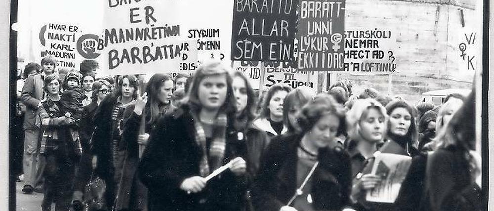 Straße statt Büro. Mehr als 20 000 Frauen und Mädchen zogen am 24. Oktober 1975 durch Reykjavík.