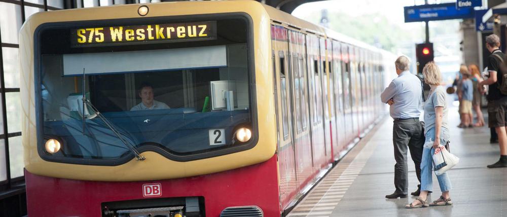 Nach einem Streit am Sonntagabend kam es zu einem Angriff mit einer Bierflasche auf einen 56-Jährigen. Er erlitt schwere Augenverletzungen und musste operiert werden
