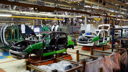 Fahrzeuge des iranischen Herstellers Iran Khodro in einer Autofabrik in Teheran.