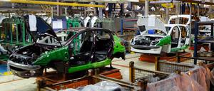 Fahrzeuge des iranischen Herstellers Iran Khodro in einer Autofabrik in Teheran.