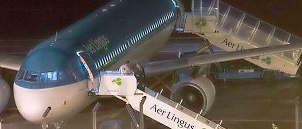 Der britische Mirror zeigt auf Twitter das Flugzeug der irischen Fluggesellschaft Aer Lingus. 