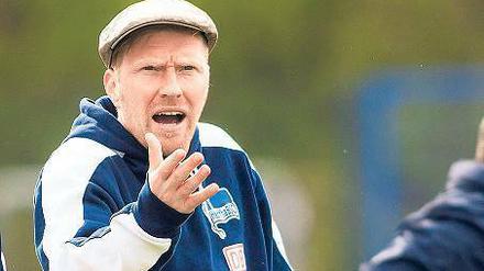Andreas „Zecke“ Neuendorf, 40, spielte in der Bundesliga unter anderem für Leverkusen und Hertha BSC, später in der Regionalliga auch für Herthas heutigen Gegner FC Ingolstadt. Heute trainiert der ehemalige Mittelfeldspieler Herthas U-15-Mannschaft. 