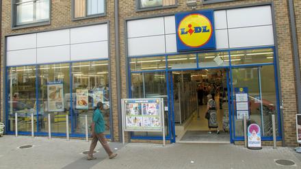 Lidl gibt sich selbst höhere Standards was tierische Produkte wie Milch, Fleisch, Eier und auch Textilien oder Schuhe betrifft.