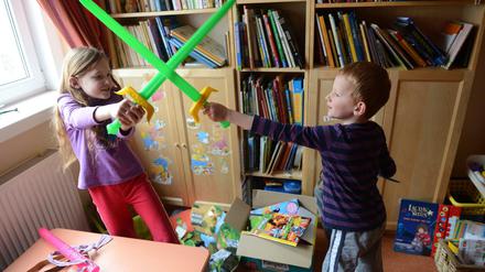 Es könnte jedes Kind sein. Nesthäkchen, so heißt es oft, seien besonders oft rebellisch. Eine aktuelle Studie widerlegt das. Diese Eigenschaft ist auch bei Erstgeborenen und "Sandwich"-Kindern gleichermaßen oft anzutreffen. 