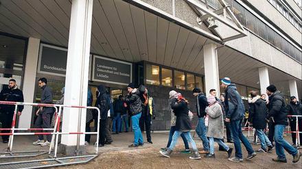 Projektionsfläche. Die neue Außenstelle des Landesamtes für Gesundheit und Soziales in der Bundesallee soll die Registrierung von Asylbewerbern effizienter machen. 