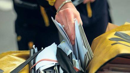 Insgesamt verschicken immer weniger Menschen Briefe. Ihr Geld verdient die Deutsche Post längst in anderen Segmenten.