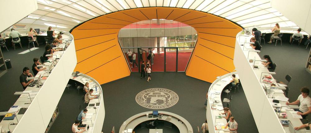 Blick in die Philologische Bibliothek der Freien Universität Berlin.
