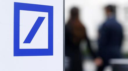 Peinliche Panne. Ein Mitarbeiter der Deutschen Bank soll sich bei einer Überweisung "vertippt" haben.