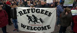 Die Unterstützer-Initiative "Moabit hilft!" demonstrierte in Berlin-Mitte.