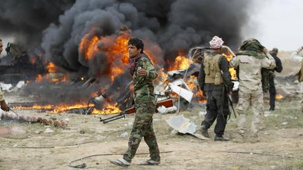 Konflikte mit dem Islamischen Staat (IS) und der niedrige Ölpreis drücken die Einnahmen des Irak.