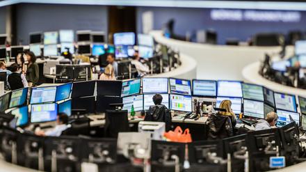 Anleger warten auf Aussagen der EZB. Der Dax lässt erste Verluste hinter sich.