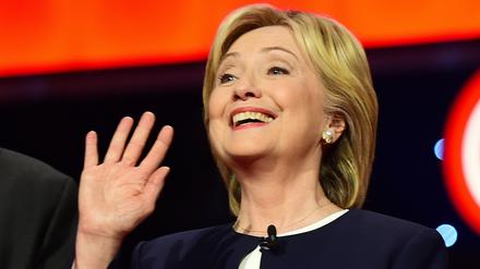 Einen Schritt weiter. Hillary Clinton hat kaum noch ernstzunehmende Gegenkandidaten in der eigenen Partei.