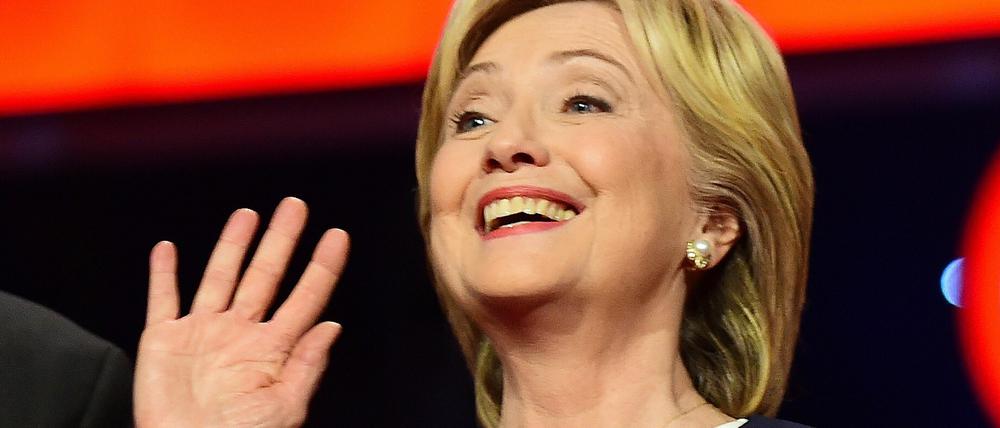 Einen Schritt weiter. Hillary Clinton hat kaum noch ernstzunehmende Gegenkandidaten in der eigenen Partei.