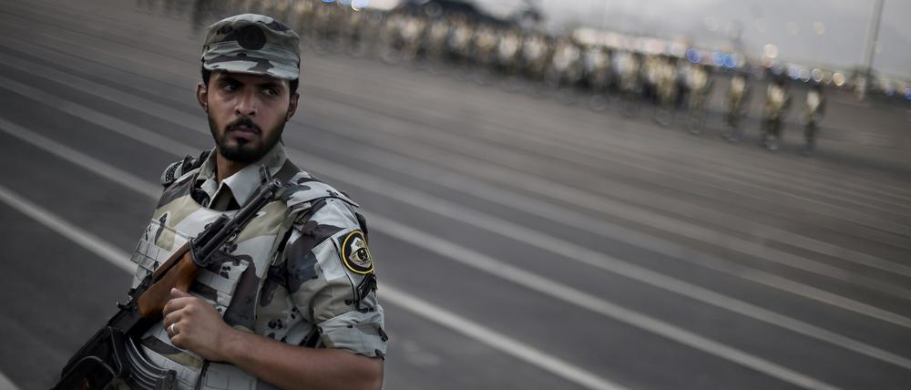 Mitglied der saudischen Streitkräfte bei einer Parade in Mekka im September 2015.