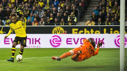 No-Look-Tor: Pierre-Emerick Aubameyang erzielt das 1:0 für Borussia Dortmund gegen den FC Augsburg. 