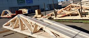 Eine Firma in Neuruppin bietet modulare Unterkünfte für Flüchtlinge an. Aber es gibt viele Firmen und die Aufträge in Berlin werden europaweit ausgeschrieben.