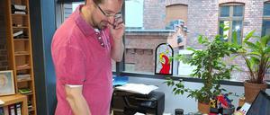 Bruder Andreas Brands in seinem Büro.