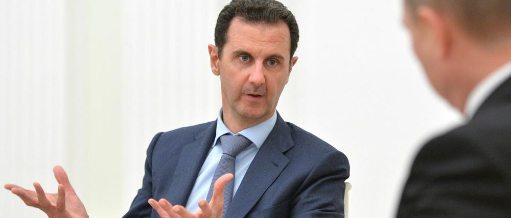 Steht nach Meinung des Westens einer Lösung im Syrien-Konflikt im Weg: Diktator Baschar al Assad, hier beim Besuch in Moskau mit Präsident Wladimir Putin.