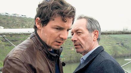 Unter Druck.  Frank Mendt (Robert Hunger-Bühler, rechts) hat die Tochter von Kommissar Sebastian Bootz (Felix Klare) in seine Gewalt gebracht. 