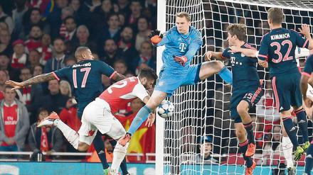 Vorbeigeflogen. Die Bayern kassieren das 0:1 in London, Olivier Giroud trifft zum 1:0 für Arsenal.