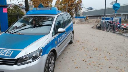 Gesichert. Die Polizei richtete einen Sperrkreis um den Blindgänger aus dem Zweiten Weltkrieg ein.