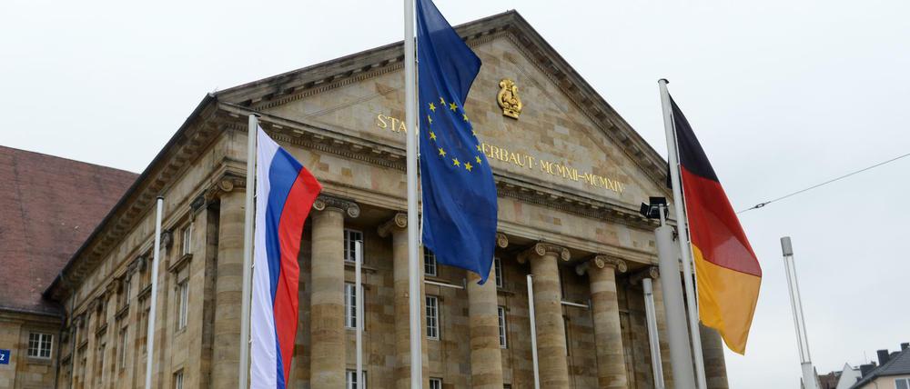 Für eine effektive Russland-Poltik: Nicht Deutschland allein sollte Verantwortung für die europäische Russland-Politik tragen. Vielmehr müsste das EU-Außenministeramt ohne Rücksicht auf die im Europäischen Rat vertretenen Regierungen Entscheidungen treffen können.