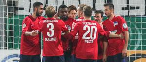 Verhaltener Jubel bei Hertha, ist ja auch ein bisschen zu gehen bis zum Pokalfinale.