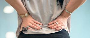 Verrückt. Sind Bandscheiben verschoben oder machen Wirbelknochen Probleme, dann ist eine Operation nicht immer die beste Lösung, um chronische Schmerzen zu lindern. 