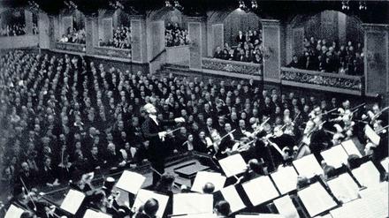 Goldene Zeiten: Wilhelm Furtwängler und sein Orchester in der alten Philharmonie in der Bernburger Straße.