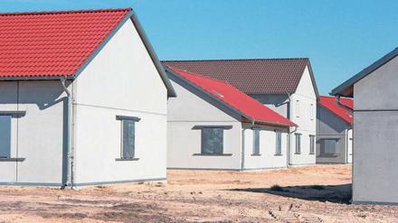 Alles nur Fassade. Seit 2012 stellt die Bundeswehr in der Altmark eine eigene Stadt in den Staub. Rund 118 Millionen Euro soll das Projekt kosten.