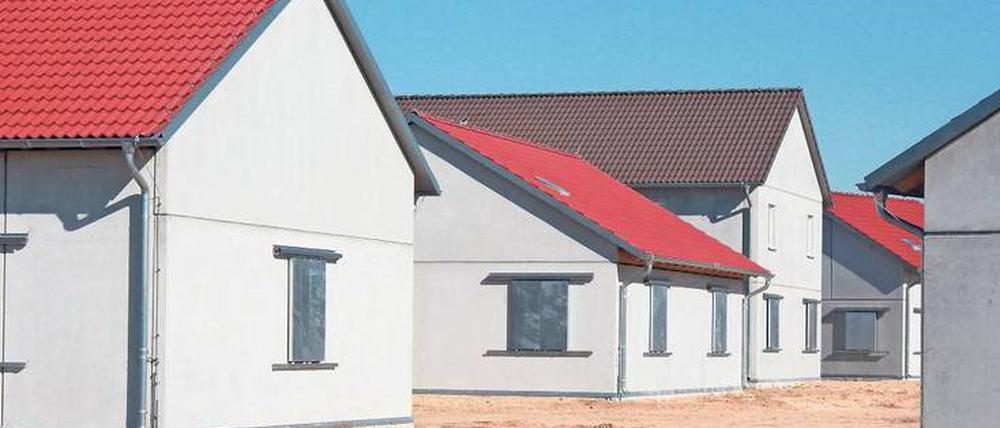 Alles nur Fassade. Seit 2012 stellt die Bundeswehr in der Altmark eine eigene Stadt in den Staub. Rund 118 Millionen Euro soll das Projekt kosten.
