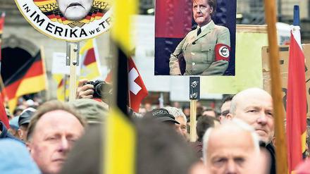 Aufmarsch der Rechthaber. Pegida-Demonstranten in Dresden.