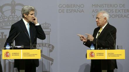 Eure Verantwortung: Die Außenminister Spaniens, Jose Manuel Garcia-Margallo (rechts), und der USA, John Kerry, vereinbarten die Aufräumarbeiten in Palomares.