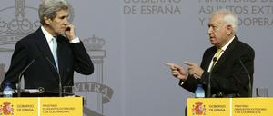 Eure Verantwortung: Die Außenminister Spaniens, Jose Manuel Garcia-Margallo (rechts), und der USA, John Kerry, vereinbarten die Aufräumarbeiten in Palomares.