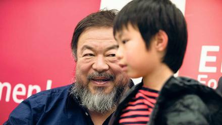Vater, bald auch Lehrer. Ai Weiwei mit seinem Sohn Lao Ai.