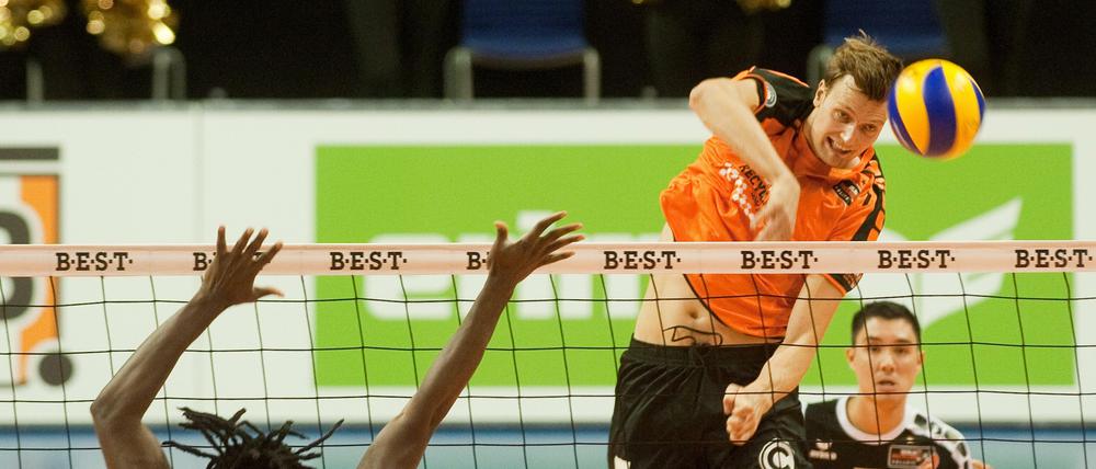 Kapitän Robert Kromm beim Schmetterball.