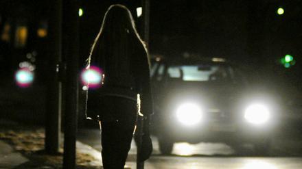 Keine Staatsanwältin, sondern eine Prostituierte, hier auf der Kürfürstenstraße in Berlin. 