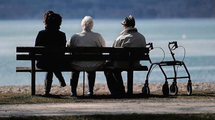 In Berlin leben rund 112 500 Menschen, die wie die Eltern von Petra Kleinod Pflege brauchen. 