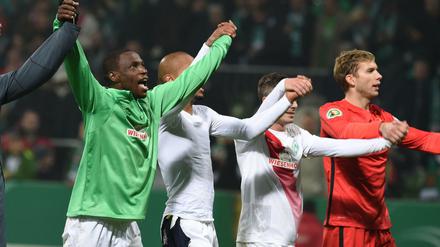 Anthony Ujah (links).